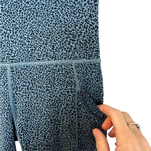 Athleta Salutation Stash Pocket II Textured 7/8 Tight - Picture 4 of 8